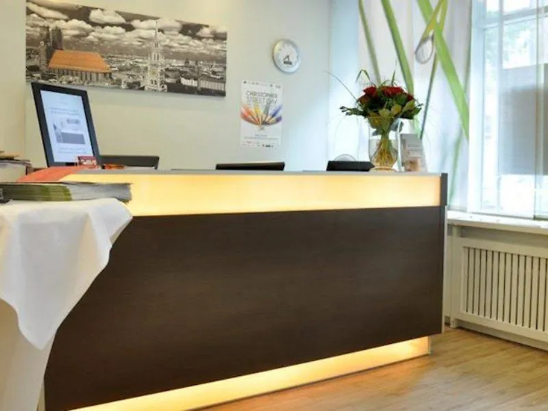 Hotel Dolomit München