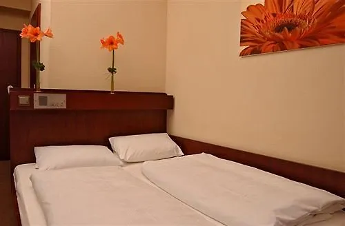 Hotel Dolomit München