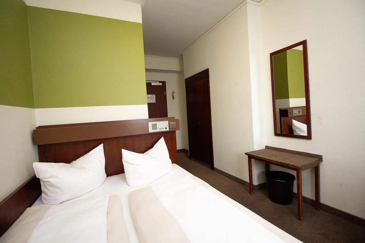 Hotel Dolomit München 2*,