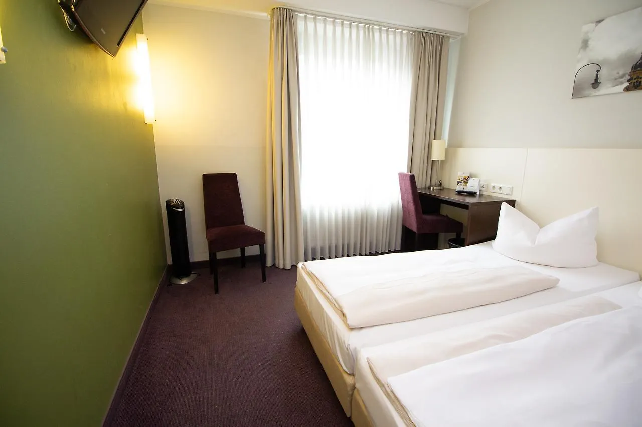 Hotel Dolomit München