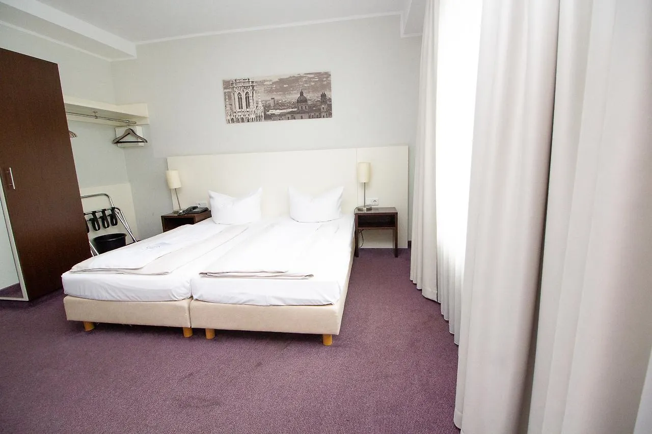 Hotel Dolomit München