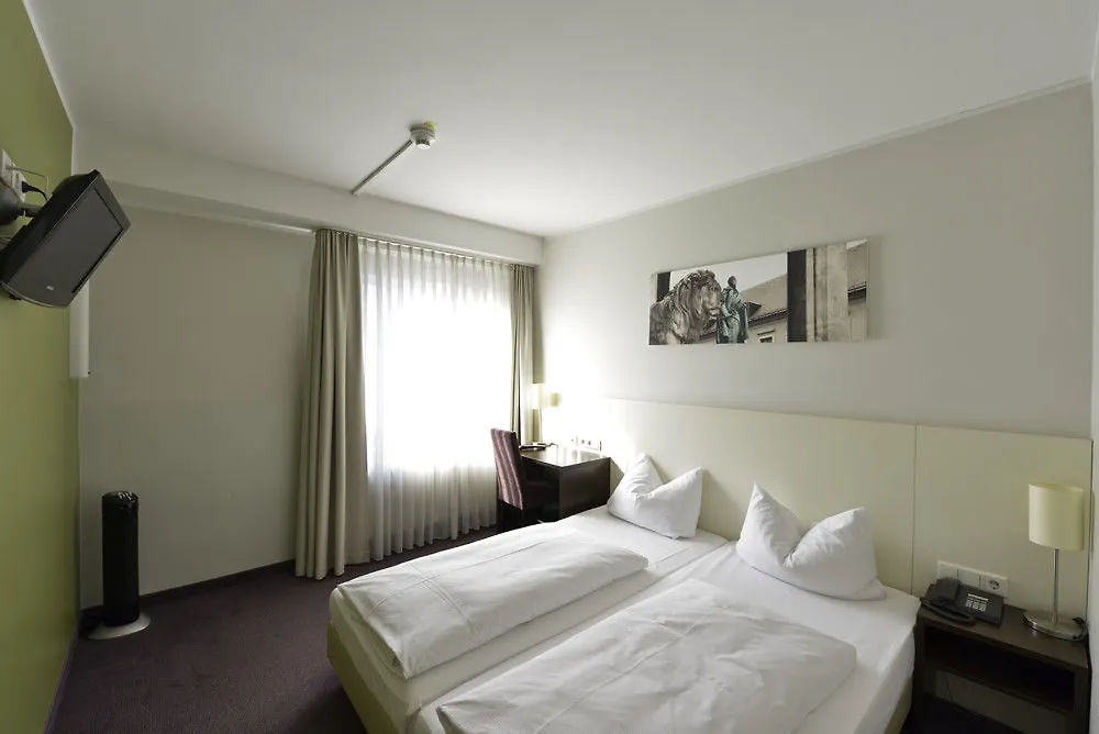 Hotel Dolomit München