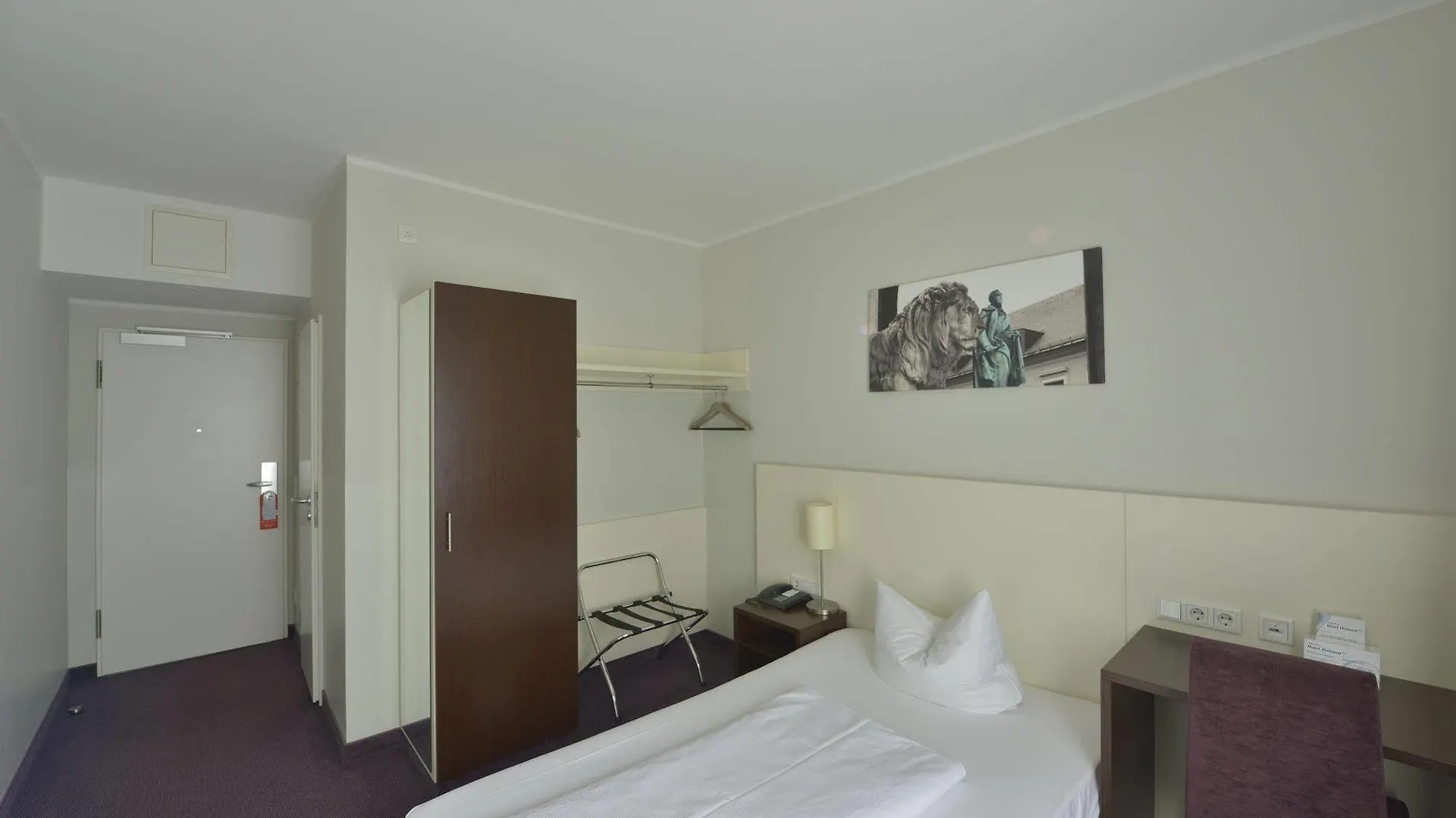 Hotel Dolomit München
