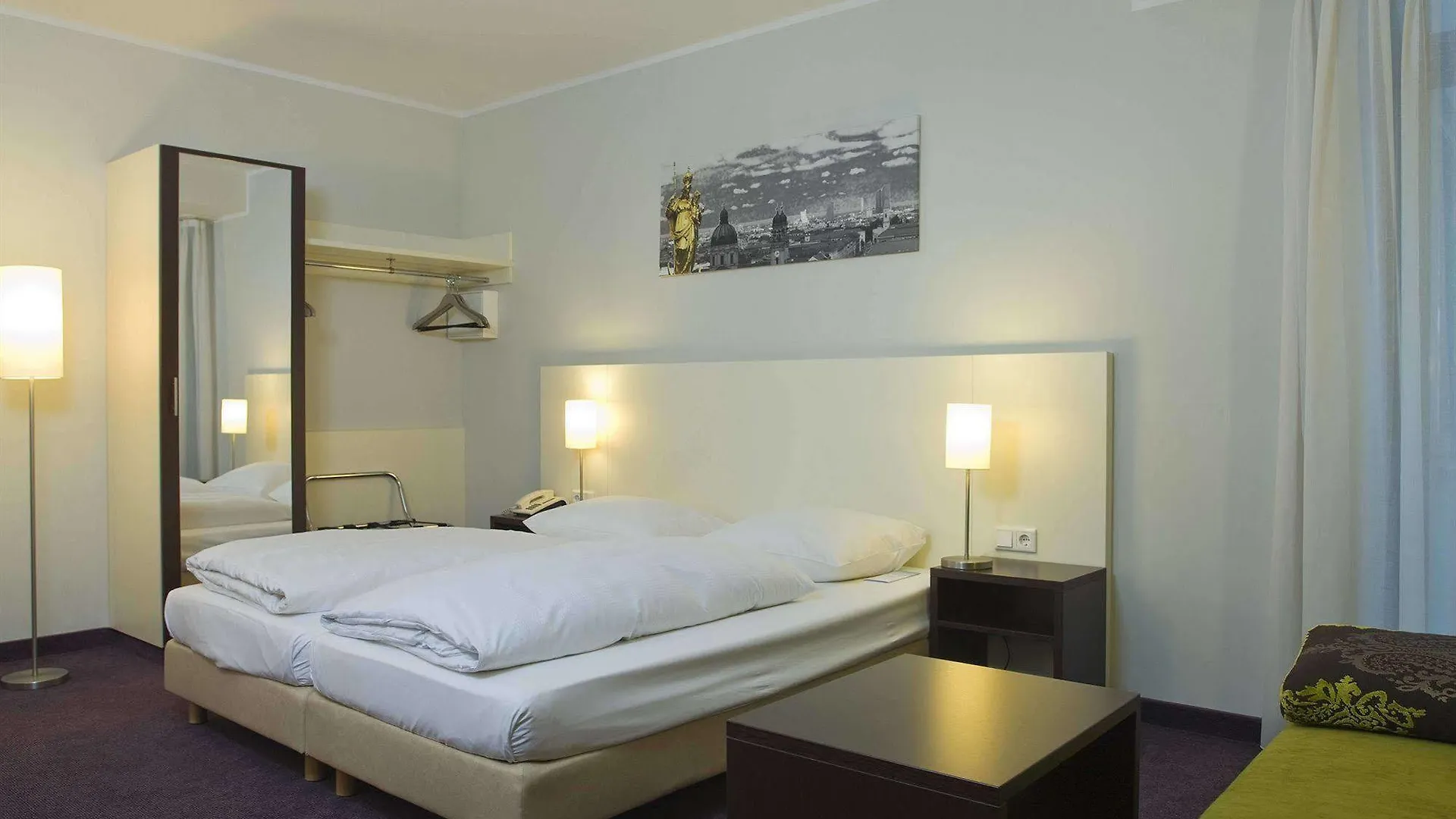 Hotel Dolomit München 2*,