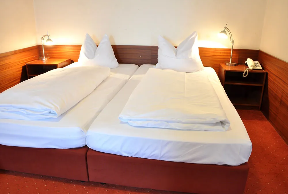 Hotel Dolomit München