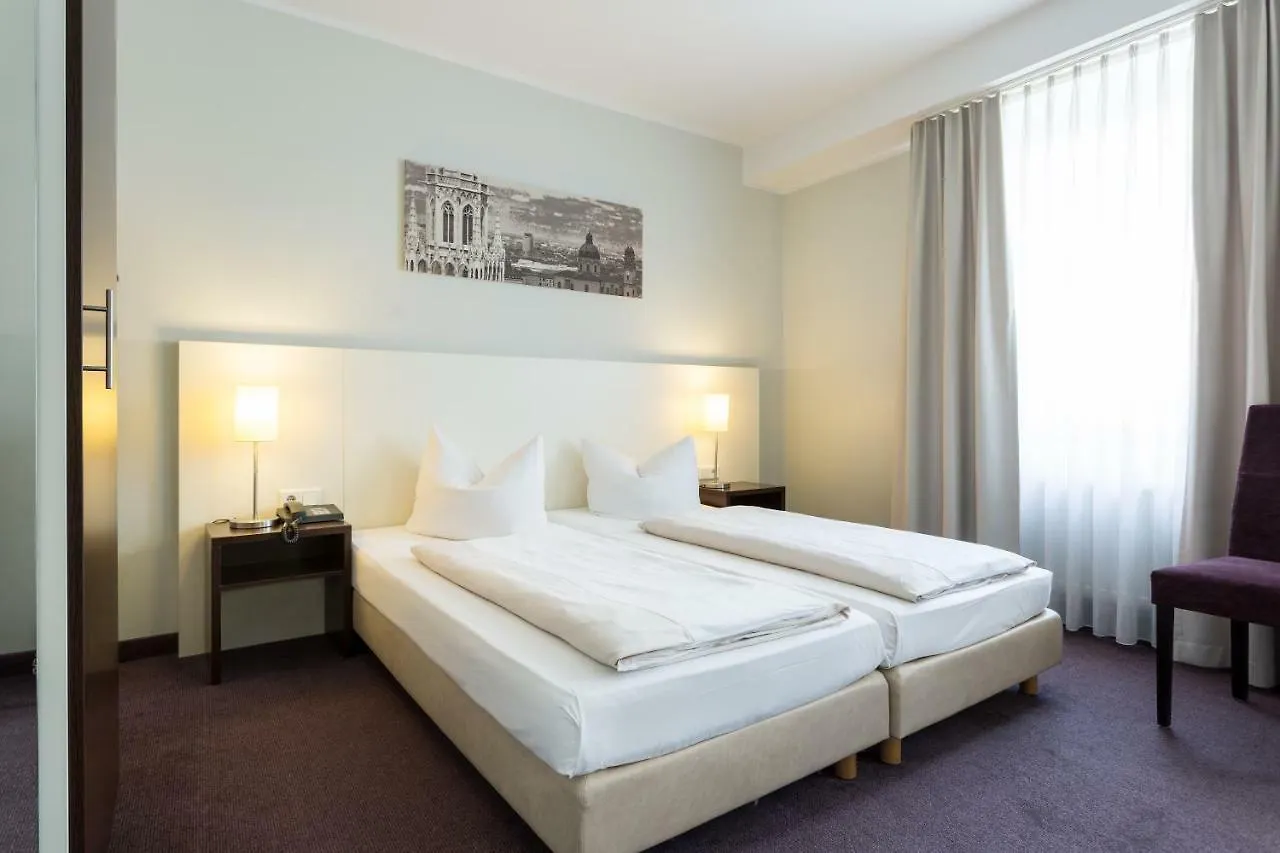 Hotel Dolomit München