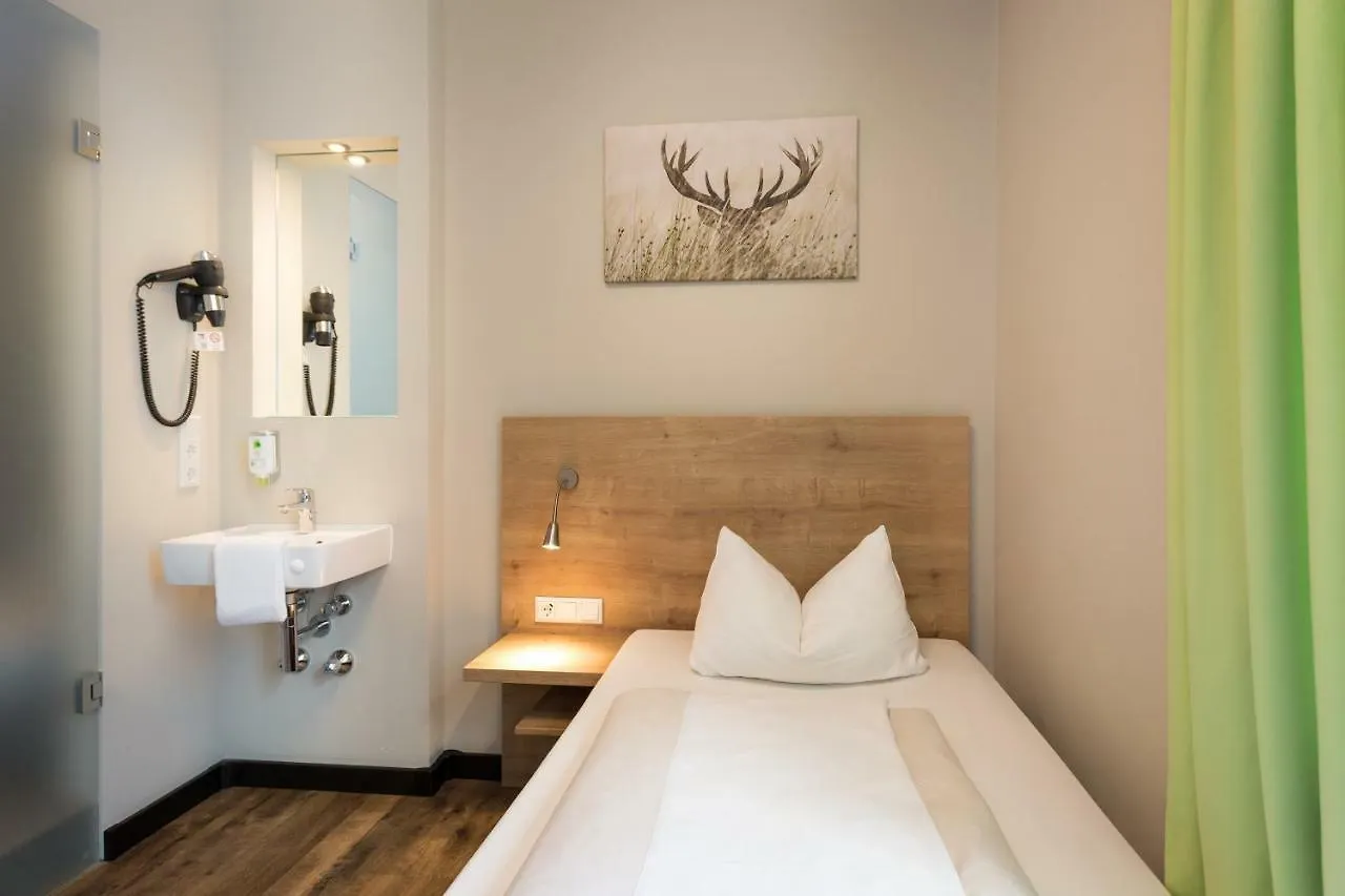 Hotel Dolomit München
