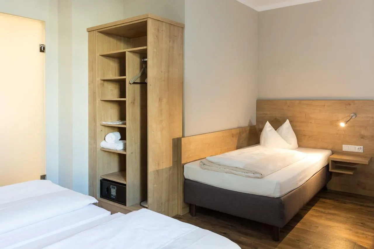 Hotel Dolomit München